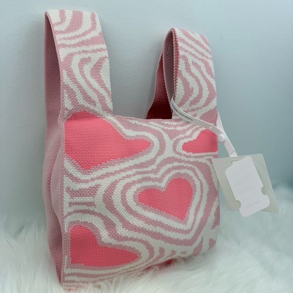 NWT Pink Heart Compact Stylish Essentials Handheld Bag - Picture 5 of 8